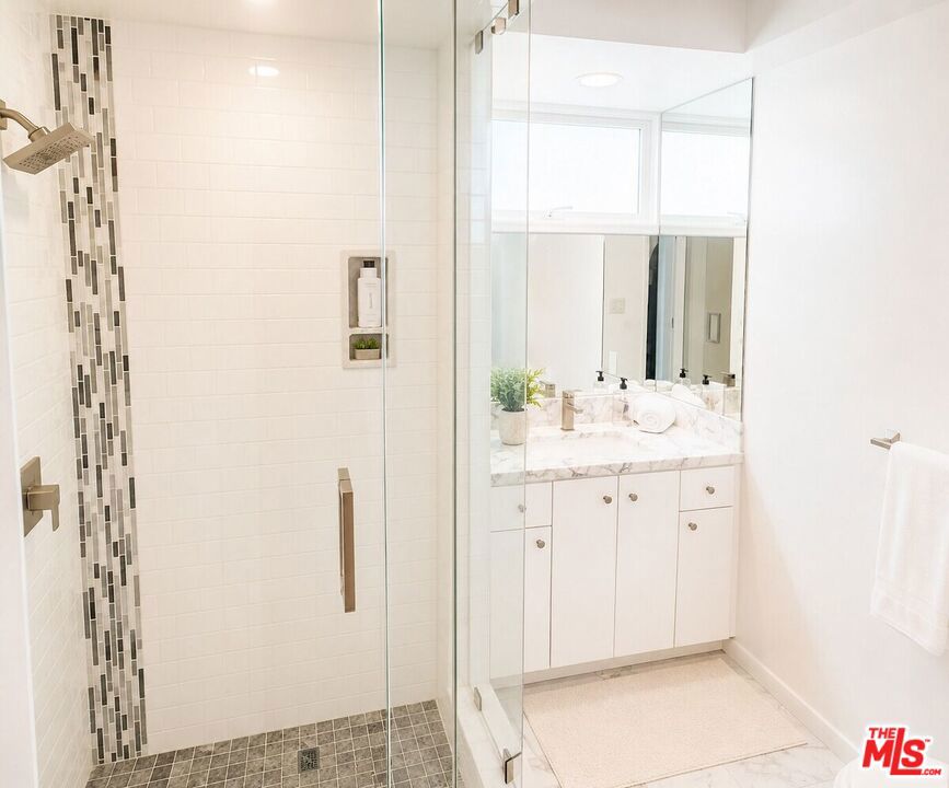 8376 Hollywood Boulevard Property Photo 36