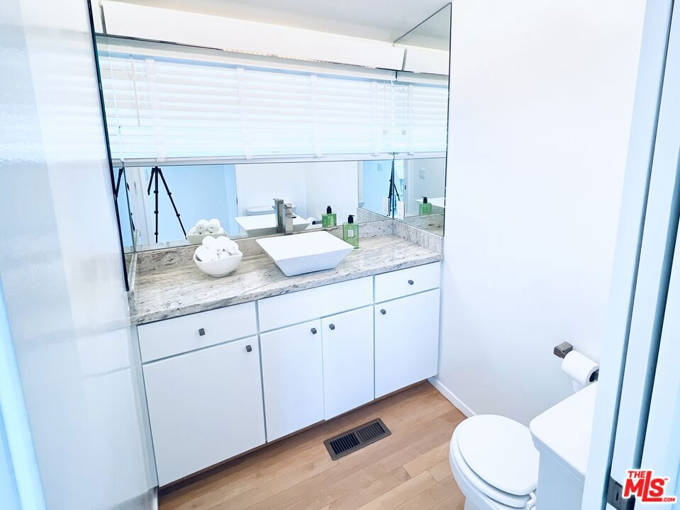 8376 Hollywood Boulevard Property Photo 42