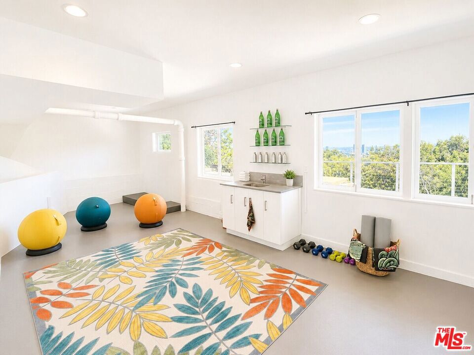 8376 Hollywood Boulevard Property Photo 44