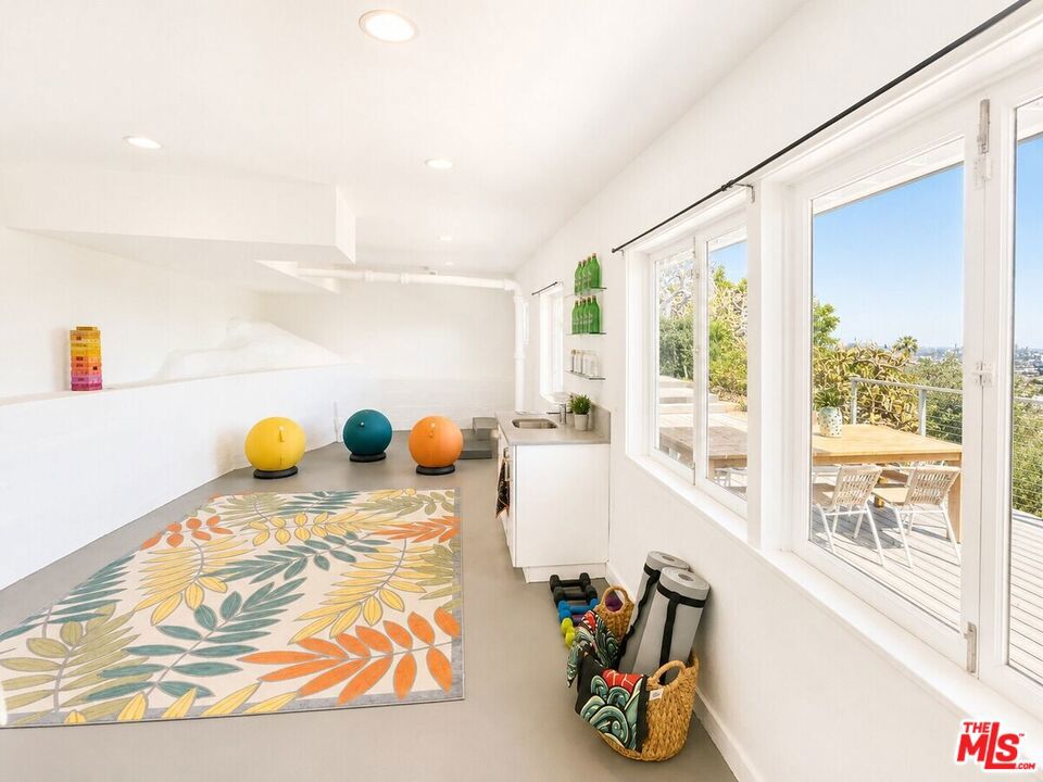 8376 Hollywood Boulevard Property Photo 45