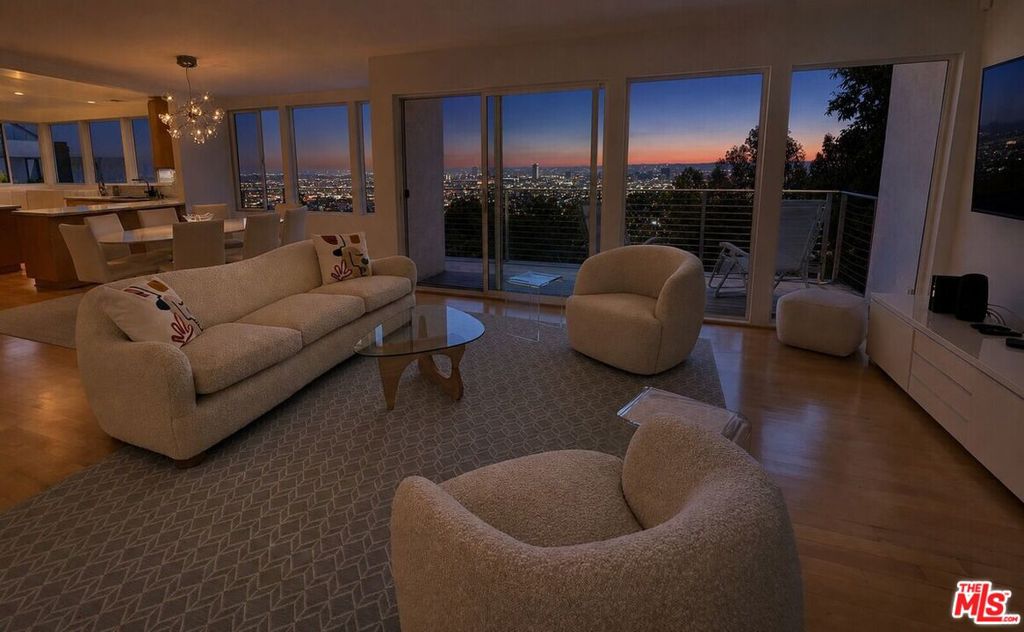 8376 Hollywood Boulevard Property Photo 52