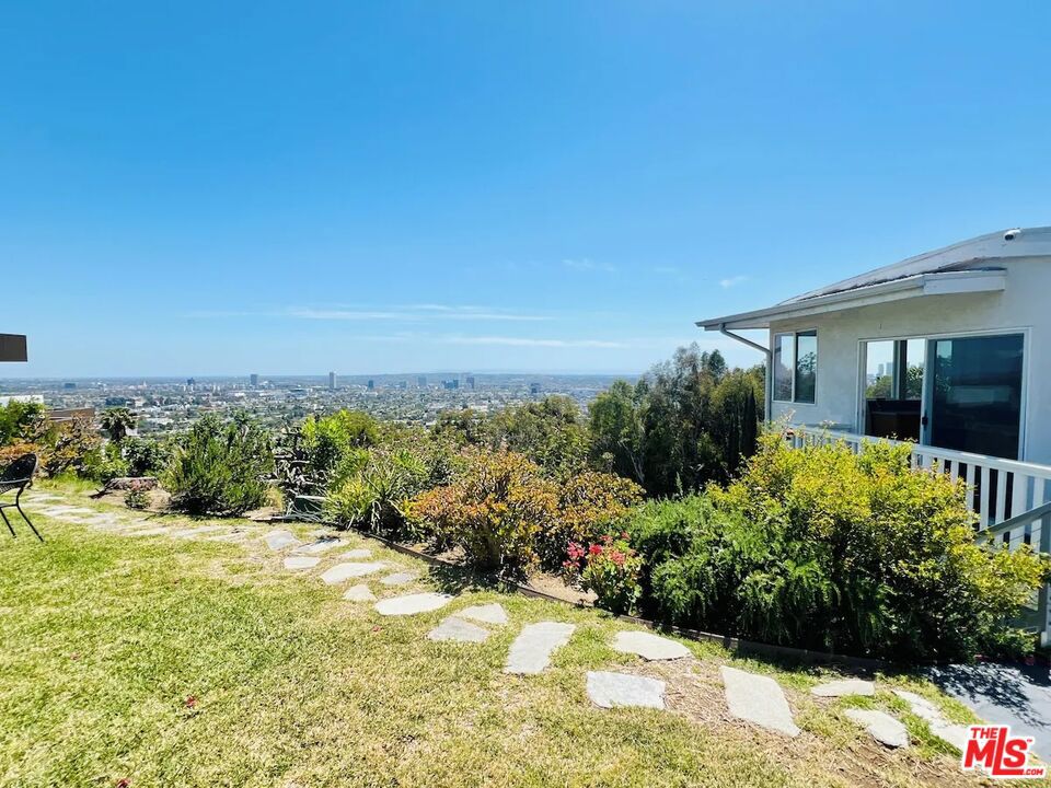 8376 Hollywood Boulevard Property Photo 55