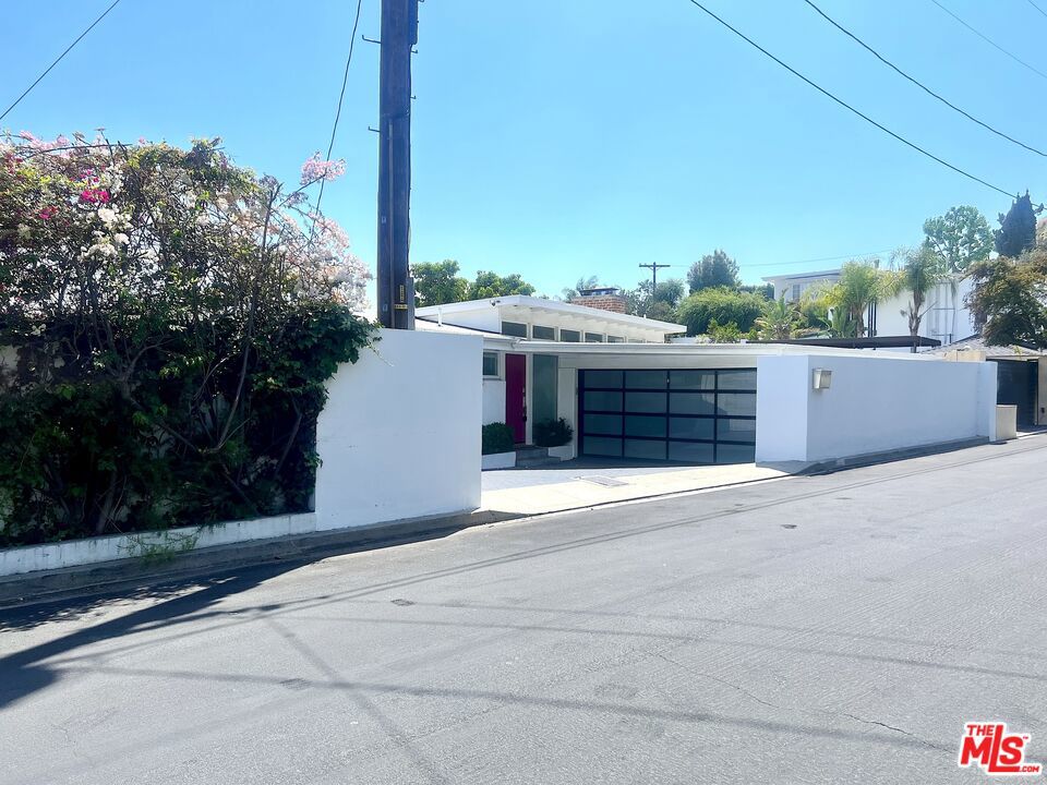 8376 Hollywood Boulevard Property Photo 58