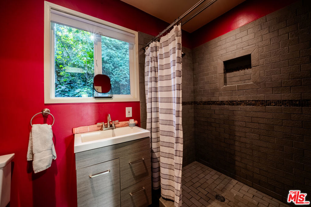 17401 Londelius Street Property Photo 38