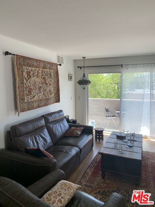 1021 N Crescent Heights Boulevard 206 Property Photo 8