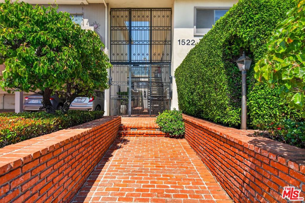 1522 S Centinela Avenue 101 Property Photo 6