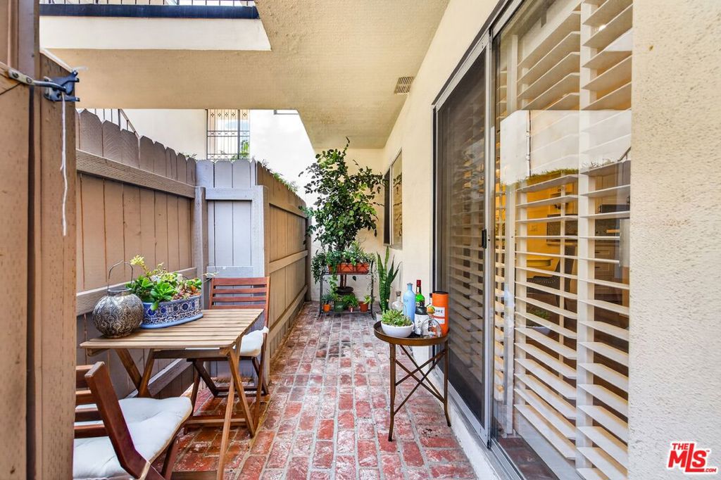 1522 S Centinela Avenue 101 Property Photo 10