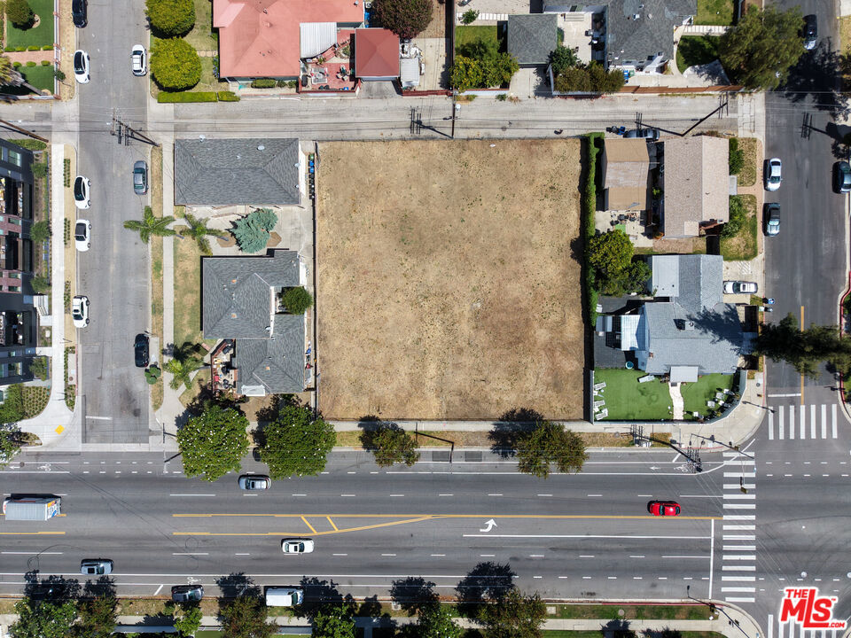 14715 Burbank Boulevard Property Photo 4