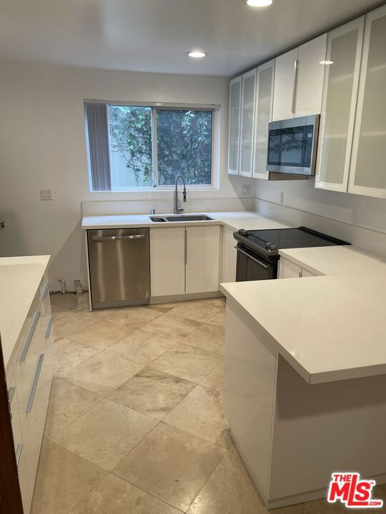 9297 Burton Way A Property Photo 2