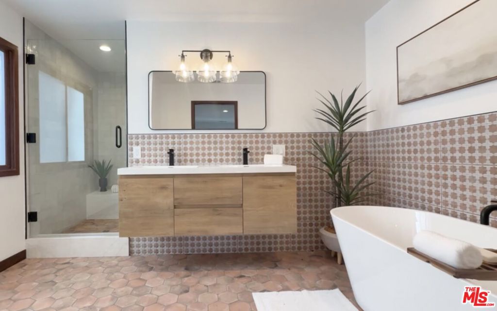 2504 Ocean Avenue Property Photo 8