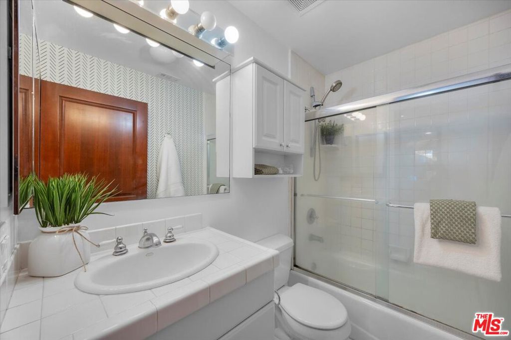 2504 Ocean Avenue Property Photo 17
