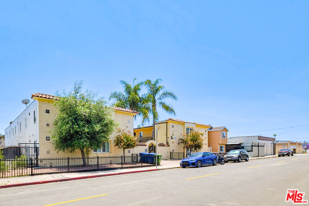 1344 253rd Street Property Photo 3