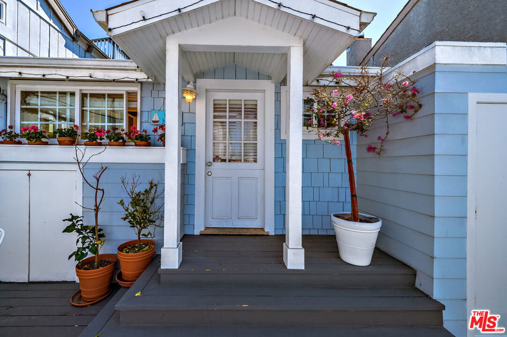 2323 Grand Canal Property Photo 4