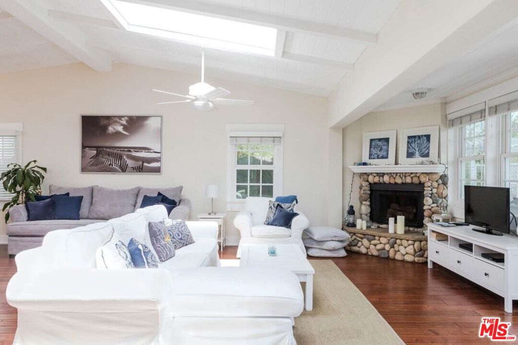 2323 Grand Canal Property Photo 12
