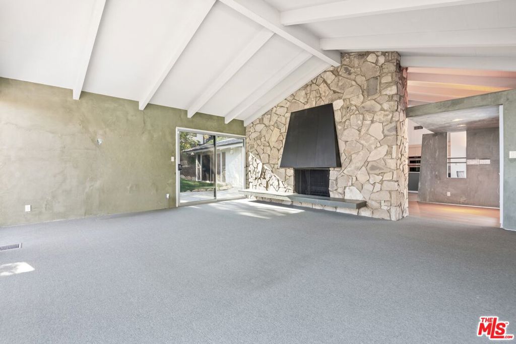 1127 Angelo Drive Property Photo 13