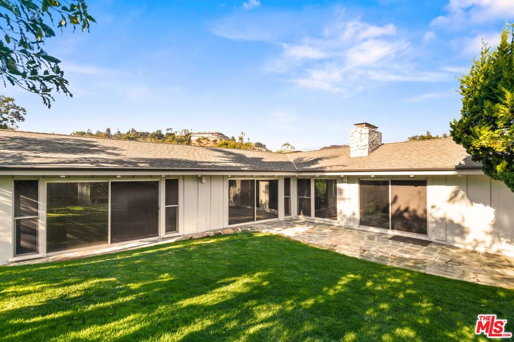 1127 Angelo Drive Property Photo 15