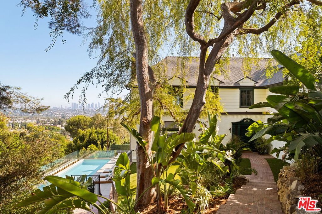 4818 Bonvue Avenue Property Photo 1