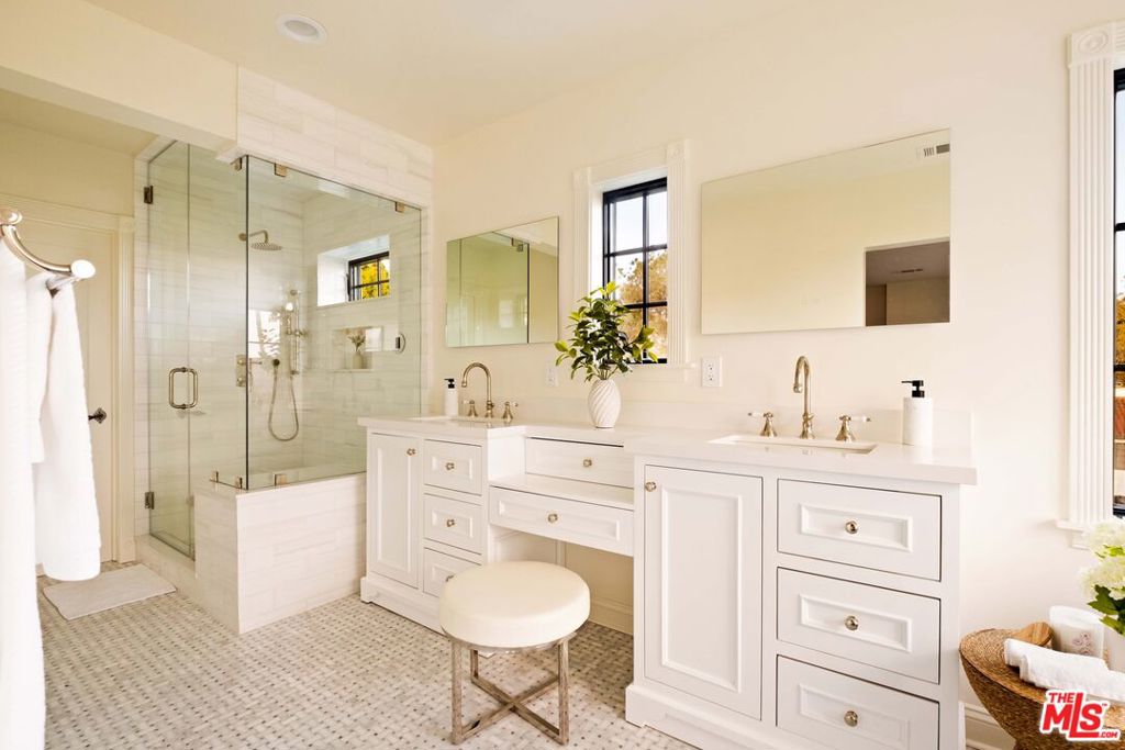 4818 Bonvue Avenue Property Photo 10