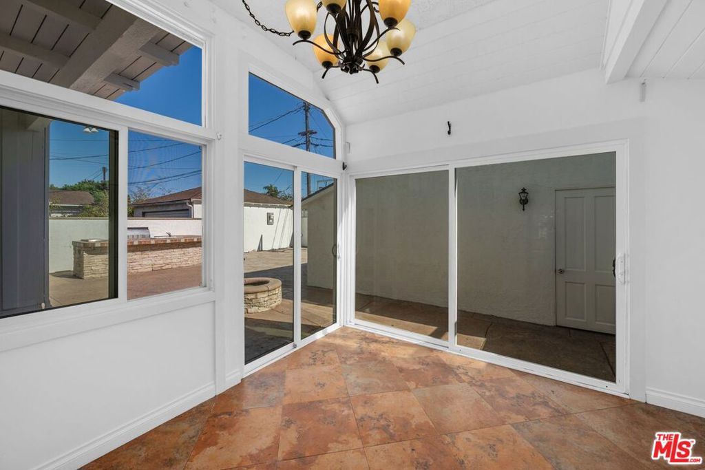 6322 W 78th Place Property Photo 8