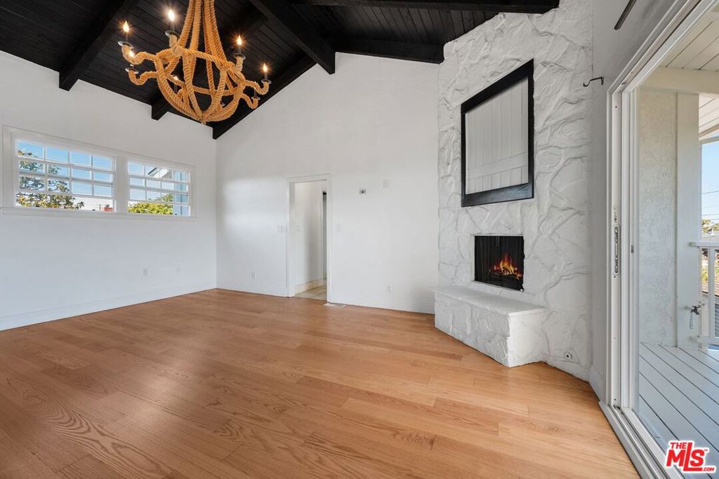 6322 W 78th Place Property Photo 10