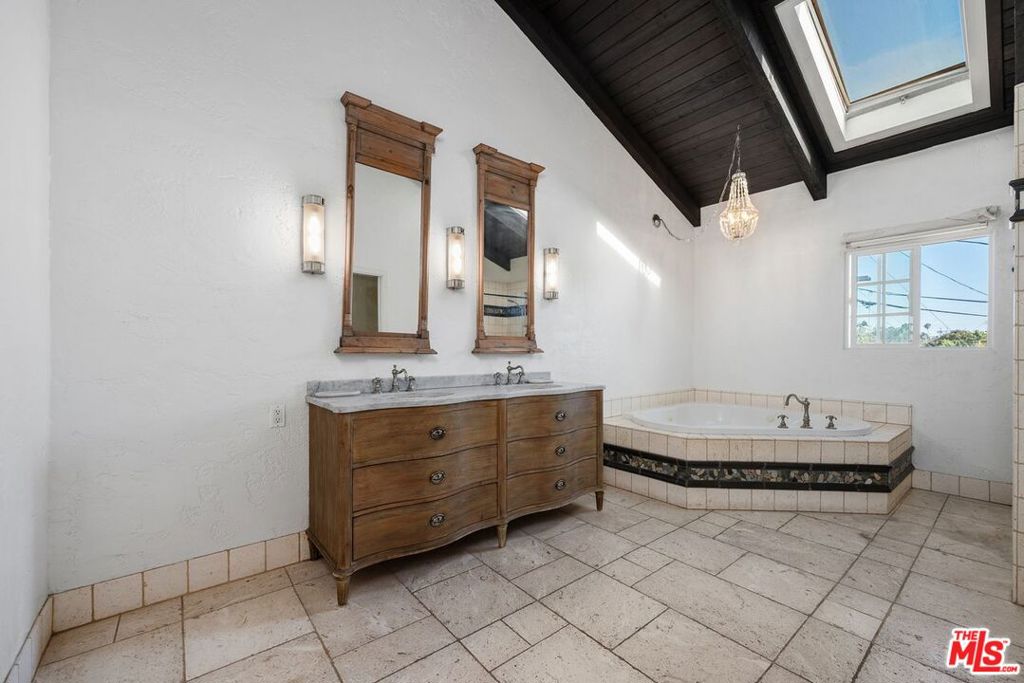 6322 W 78th Place Property Photo 11