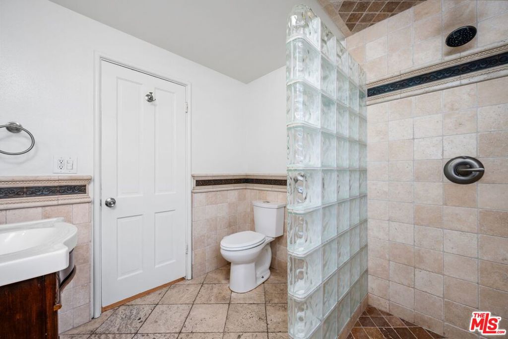 6322 W 78th Place Property Photo 18