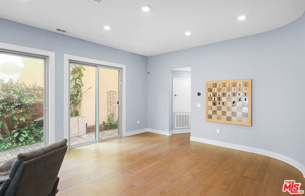 116 Catalyst Property Photo 12