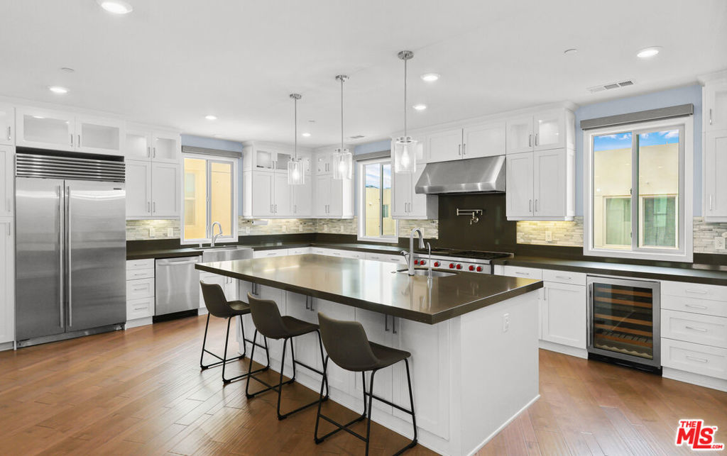 116 Catalyst Property Photo 23