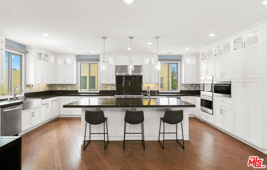 116 Catalyst Property Photo 24