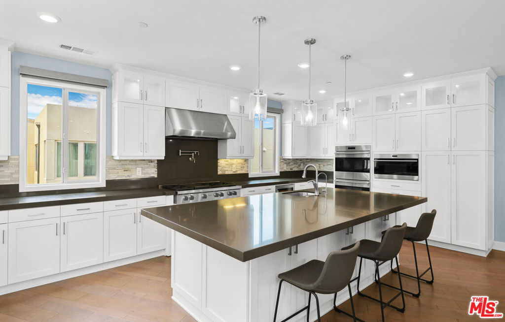 116 Catalyst Property Photo 25