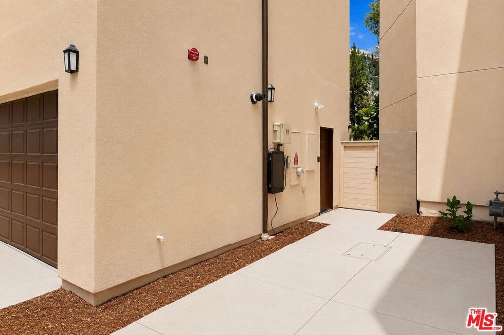 116 Catalyst Property Photo 63