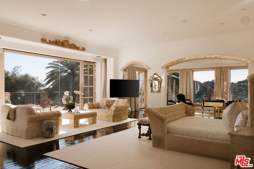 12300 Mulholland Property Photo 17