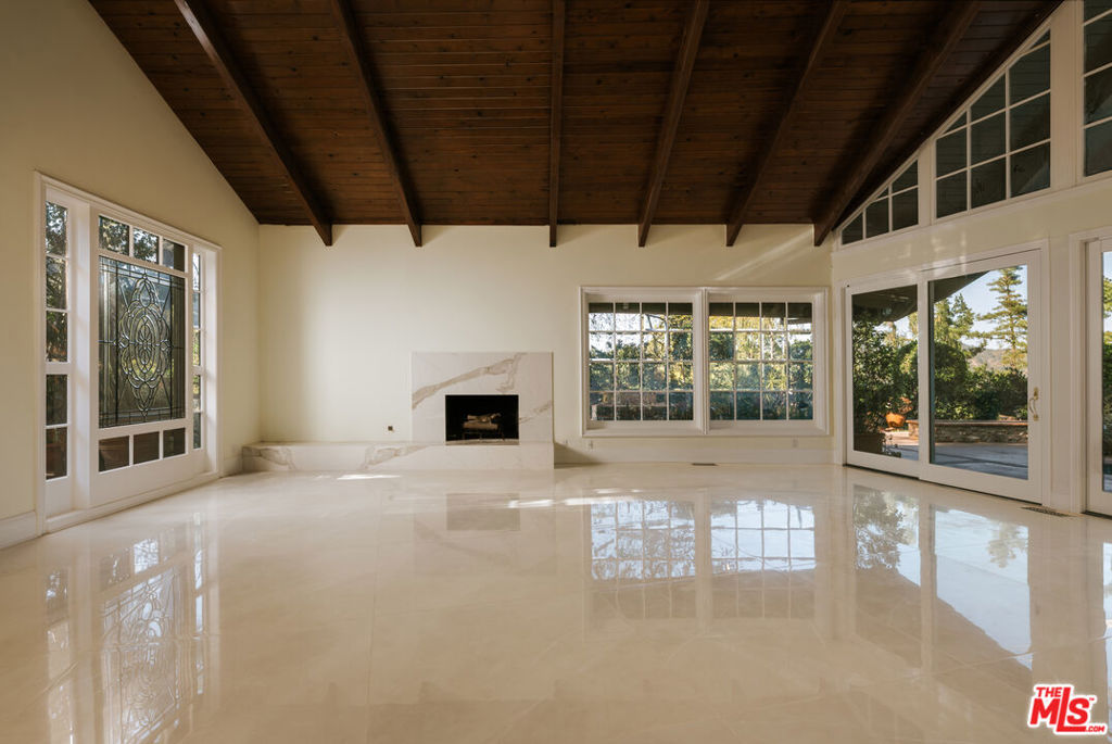 1727 Stone Canyon Road Property Photo 3