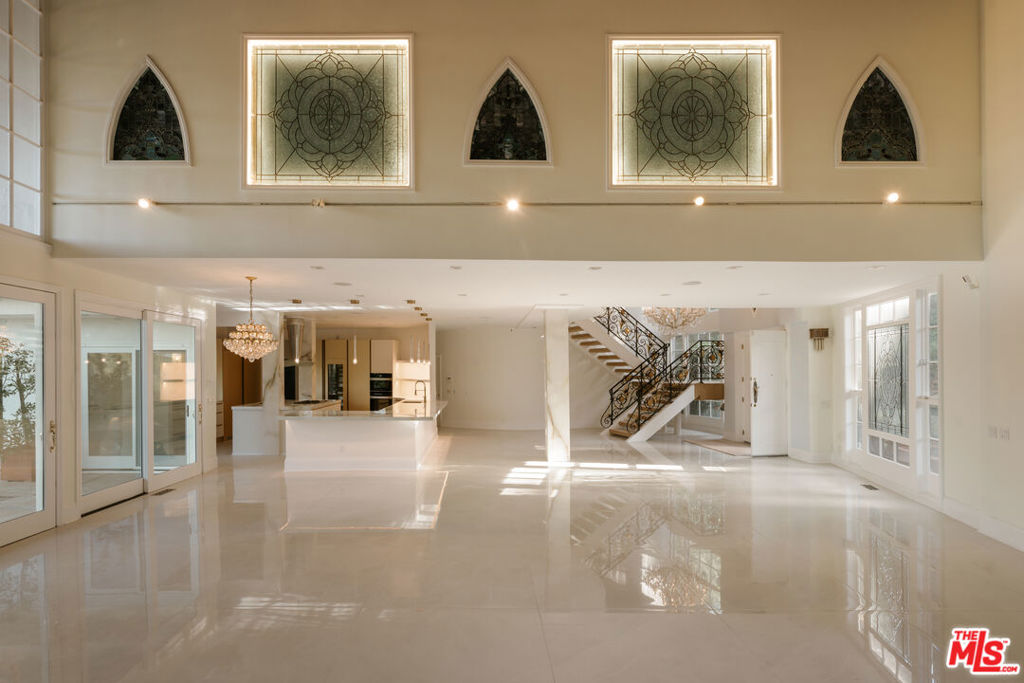 1727 Stone Canyon Road Property Photo 4