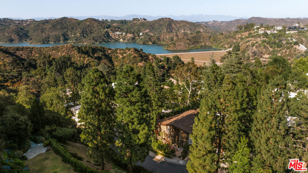 1727 Stone Canyon Road Property Photo 15
