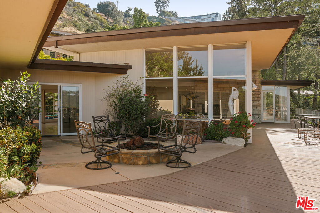 1743 Stone Canyon Road Property Photo 2