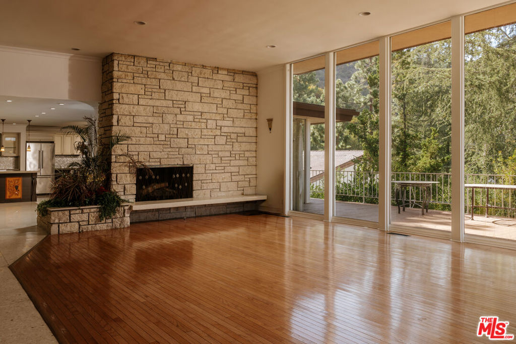 1743 Stone Canyon Road Property Photo 3