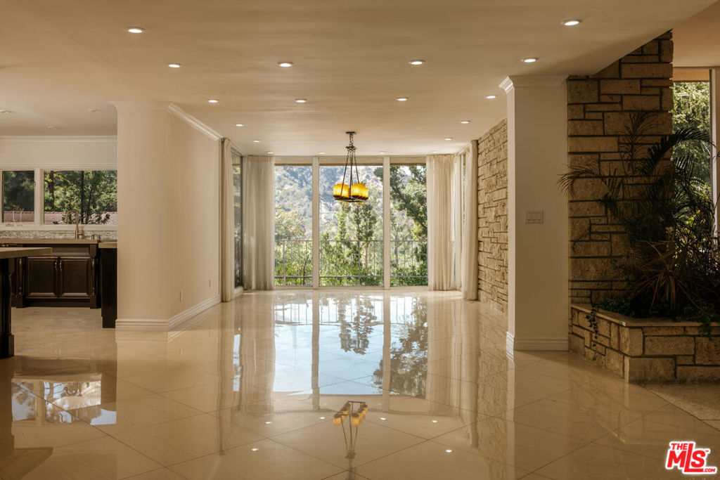 1743 Stone Canyon Road Property Photo 6
