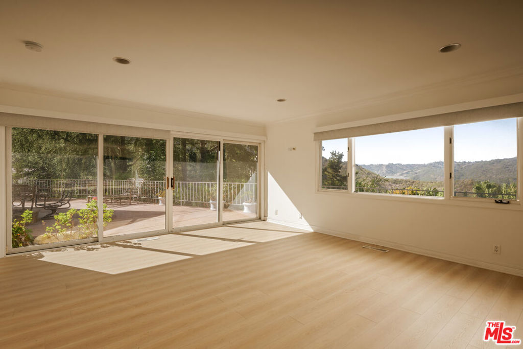 1743 Stone Canyon Road Property Photo 7
