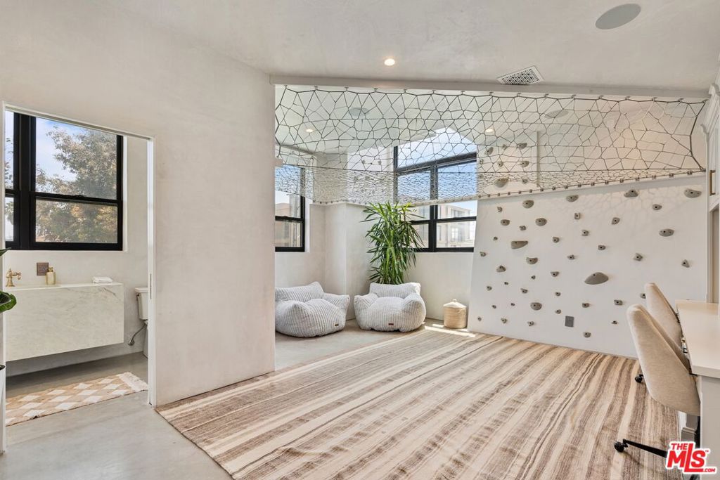 15 Reef Street Property Photo 25