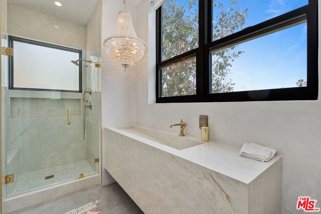 15 Reef Street Property Photo 27