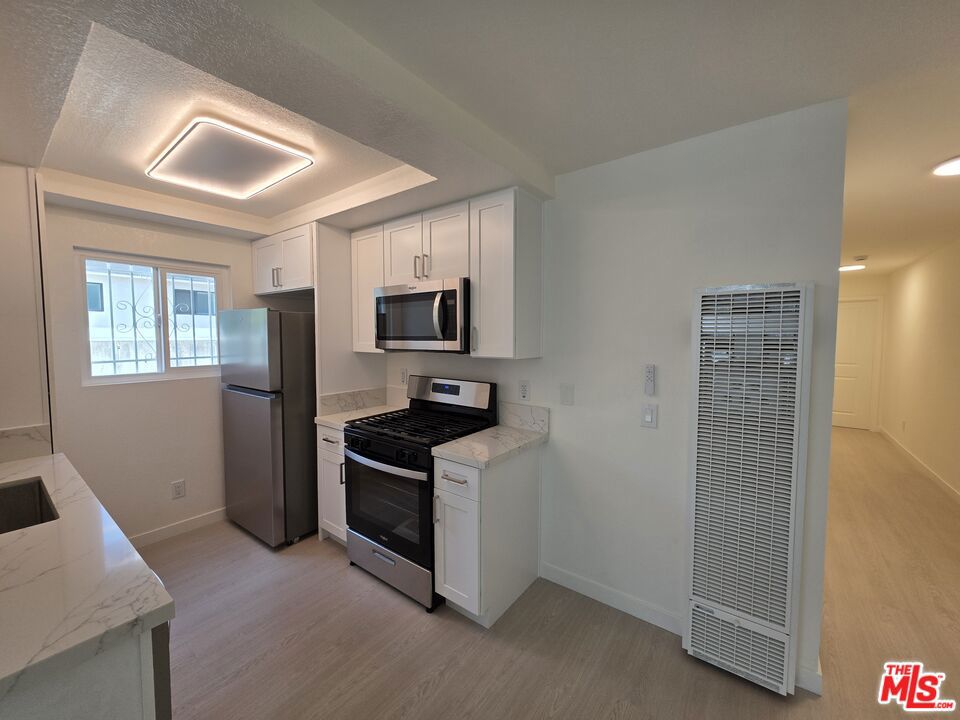 912 N Ridgewood Place 2 Property Photo 4