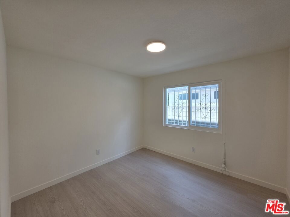 912 N Ridgewood Place 2 Property Photo 8