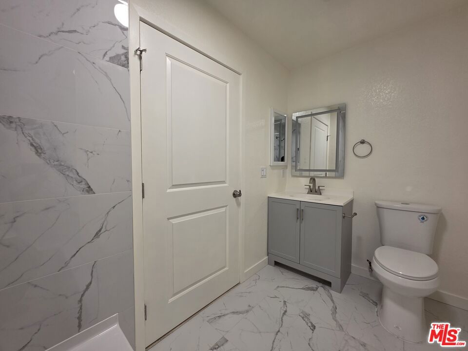 912 N Ridgewood Place 2 Property Photo 26