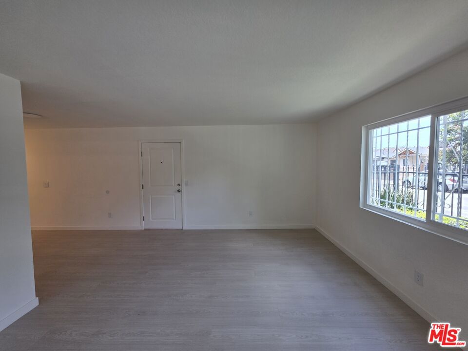 912 N Ridgewood Place 2 Property Photo 29