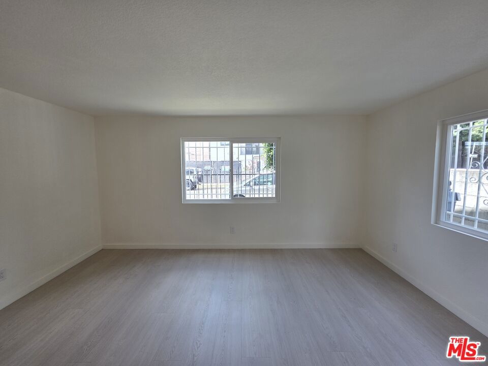 912 N Ridgewood Place 2 Property Photo 31