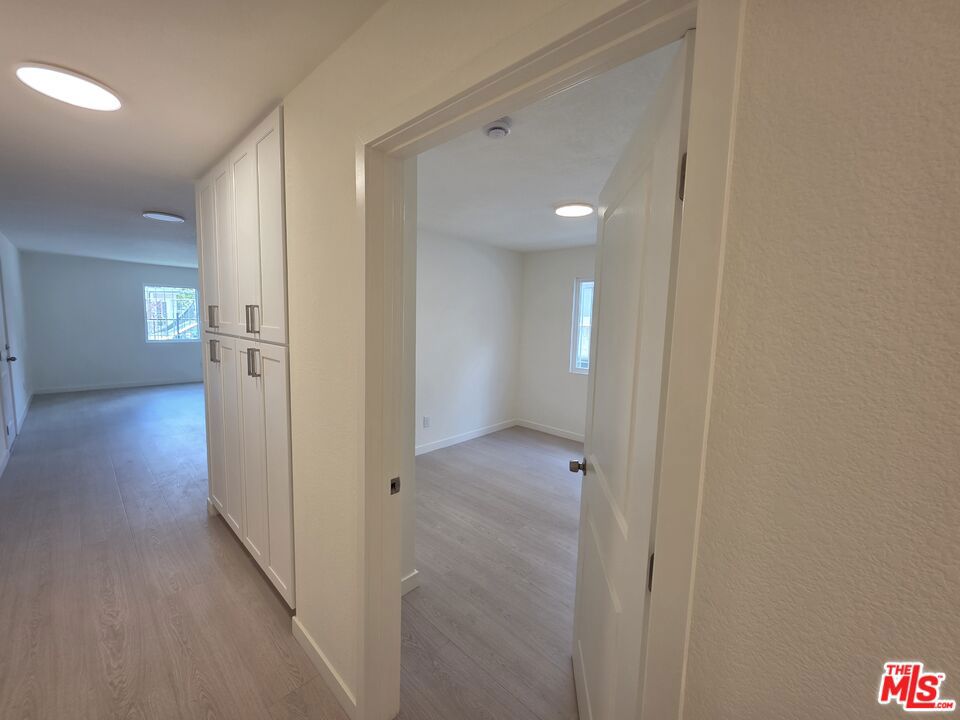 912 N Ridgewood Place 2 Property Photo 36