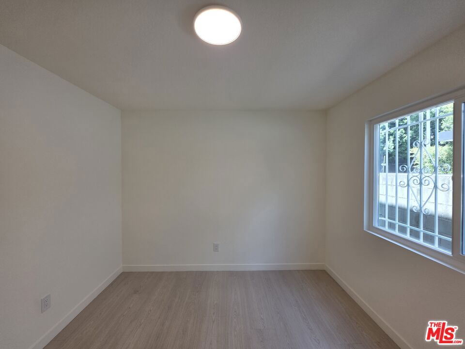 912 N Ridgewood Place 2 Property Photo 37