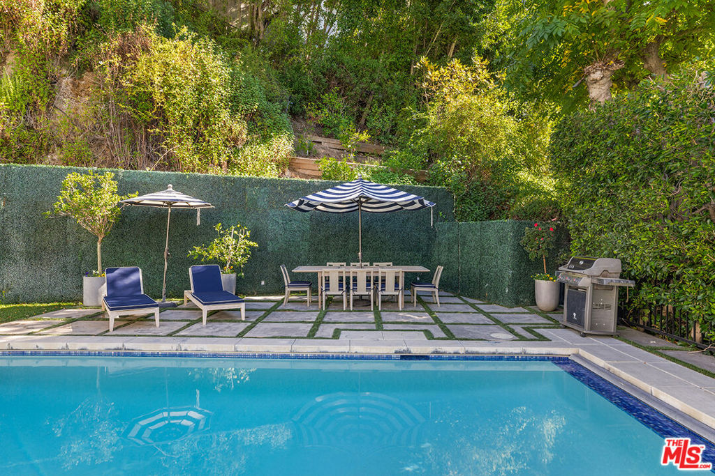 1460 N Doheny Drive Property Photo 3