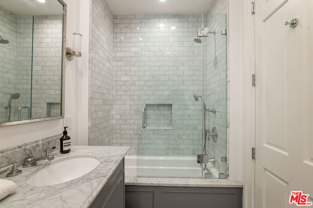 1460 N Doheny Drive Property Photo 9